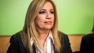 Γεννηματά: Σόιμπλε και Τσίπρας μας έχουν κλείσει σε μία κατσαρόλα και θα βράζουμε όσο υπάρχει νερό