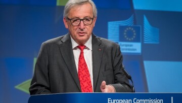 Γιούνκερ: Αποτίω φόρο τιμής στο κουράγιο που έχουν δείξει οι Έλληνες