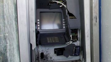 Διπλό «χτύπημα» σε ΑΤΜ τα ξημερώματα στη Λαμία 