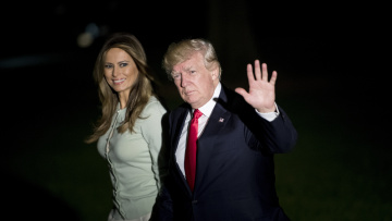 Σε αναμμένα κάρβουνα ο Τραμπ μετά από νέες αποκαλύψεις για σχέσεις με τη Ρωσία