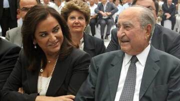 Η Ντόρα Μπακογιάννη αποχαιρετά τον πατέρα της με ένα ριζίτικο