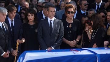 Ο Κωνσταντίνος Μητσοτάκης για πάντα στην αγκαλιά της κρητικής γης