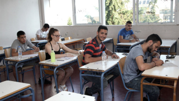 Πανελλαδικές: «Πρεμιέρα» με Νεοελληνική Γλώσσα και στα Γενικά Λύκεια