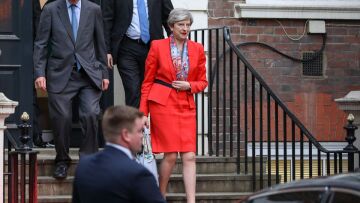 Σε τεντωμένο σκοινί η Βρετανία: Τα σενάρια για την επόμενη μέρα