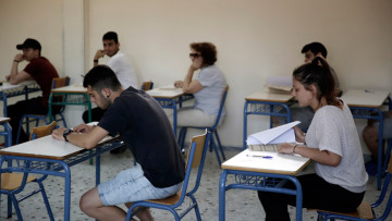 Πανελλαδικές: Απαιτητικά τα Αρχαία, πολύ δύσκολα τα Μαθηματικά - Δείτε τα θέματα