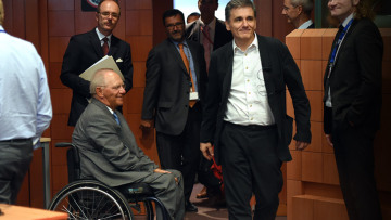 Συμφώνησαν σε τερατώδη πλεονάσματα 3,5% μέχρι το 2022 και ελπίζουν για συμφωνία