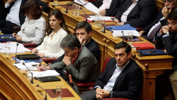 Φέρνουν χαράτσια 2,1 δισ. για να θεωρηθεί το χρέος «βιώσιμο»