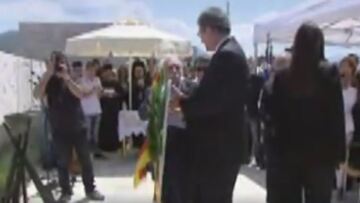 Βίντεο: Η στιγμή που ο Γλέζος αγνοεί την Κωνσταντοπούλου και οδηγεί τον Γερμανό πρέσβη για κατάθεση στεφάνου