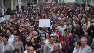 Ξεσηκωμός και οργή του κόσμου για το χάος στο Μενίδι με τους Ρομά