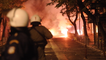 Πρόσκληση των αστυνομικών για ανοιχτή συζήτηση στην πλατεία Εξαρχείων!