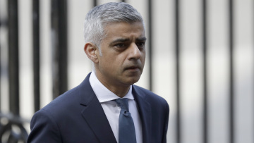 «Πολλοί άνθρωποι αγνοούνται» μετά τη φωτιά στο 24ώροφο κτήριο λέει ο δήμαρχος Λονδίνου