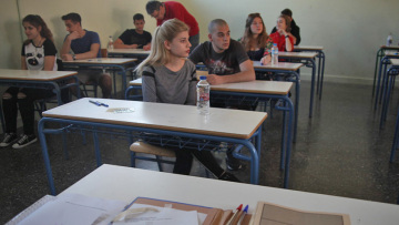 Πανελλαδικές: Κλιμακούμενης δυσκολίας Χημεία, Λατινικά και Αρχές Οικονομικής Θεωρίας