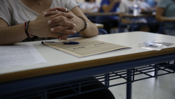 Πανελλαδικές: Δείτε τις απαντήσεις στις Αρχές Οικονομικής Θεωρίας - Δύσκολη η Χημεία