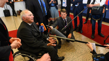 «Καρφιά» Σόιμπλε: Συμφωνήσαμε στις 22/5 αλλά η Ελλάδα ζήτησε 3 εβδομάδες για επικοινωνιακούς λόγους