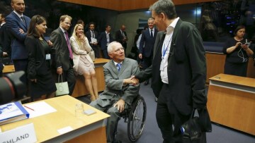 Σόιμπλε: Να μην δίνουμε την ψευδαίσθηση στους Έλληνες πως όλα έχουν τελειώσει