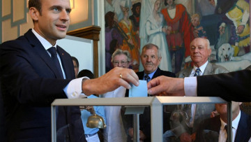 Οι Γάλλοι στις κάλπες - Το «τσουνάμι» Μακρόν αναμένεται να ξαναχτυπήσει