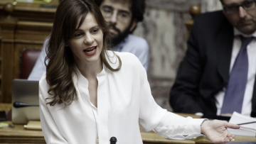 Η Αχτσιόγλου λέει ότι η αδήλωτη εργασία έχει μειωθεί στο 13%