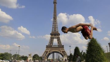 Το καλοκαίρι μπήκε με άγριες διαθέσεις: Σε κλοιό καύσωνα η Ευρώπη