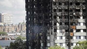 Βρετανία: Εξήντα πολυώροφα κτίρια δεν πέρασαν τους ελέγχους ασφαλείας, μετά την φονική πυρκαγιά 