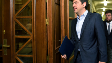 Κυβερνητικά παιχνίδια εντυπώσεων με γκάλοπ και ανοίγματα σε ΠΑΣΟΚ, χωρίς ανταπόκριση   