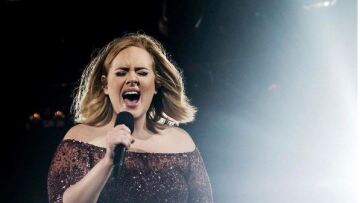 Adele: Ξεσήκωσε το κατάμεστο Γουέμπλεϊ στην αποχαιρετιστήρια περιοδεία της  