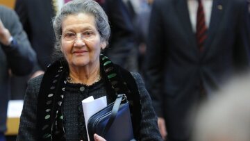 Πέθανε η Σιμόν Βέιλ, η πρώτη γυναίκα πρόεδρος της Ευρωβουλής