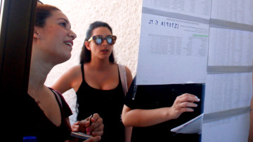 Πανελλαδικές: Τι δείχνουν τα επίσημα βαθμολογικά στοιχεία για τις βάσεις
