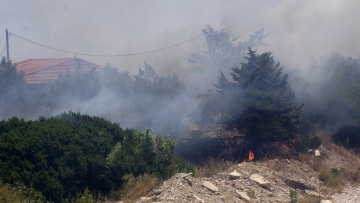 Για τρίτη μέρα στις φλόγες η Ανατολική Μάνη: Δύο φωτιές σε Κοκκάλα και Παρασυρό