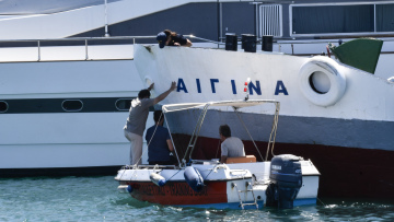 Δυστύχημα στην Αίγινα: «Τους φωνάζαμε στα 50 μέτρα και δεν άκουγαν»