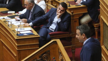ΝΔ: Οι Έλληνες απαιτούν να μάθουν την αλήθεια - Μαξίμου: Οι Έλληνες απαιτούν να σταματήσετε τις ανοησίες