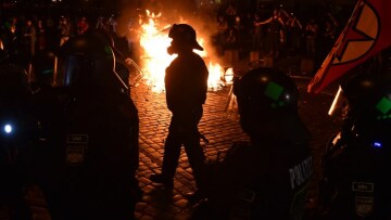 Νύχτα βίας και επεισοδίων στο Αμβούργο για την G20