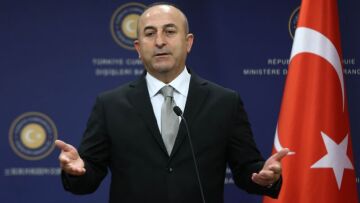Προκαλεί ο Τσαβούσογλου: Ανόητη η πρόταση για μηδενικό στρατό στην Κύπρο