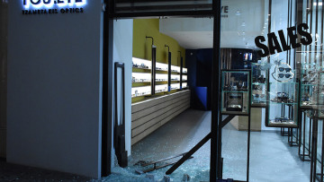 «Βομβαρδισμένη» Ερμού: Αστυνομία δεν υπήρχε, καταγγέλλουν οι καταστηματάρχες 