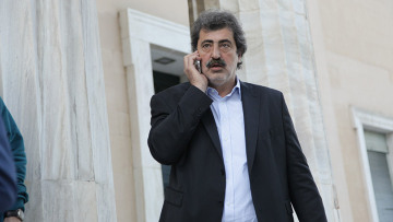 Τα social media «γλεντάνε» τον Πολάκη για τη γεωγραφία του