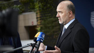 Μοσκοβισί: Η Ελλάδα βλέπει φως στην άκρη του τούνελ της λιτότητας