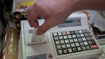 Εφοριακοί... τουρίστες σφράγισαν την παλαιότερη καφετέρια του Βόλου