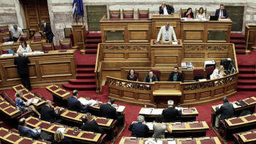 Κάθε πέντε λεπτά κατέθεταν και μια τροπολογία!