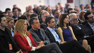 Πυρά από αντιπολίτευση για τη συνέντευξη Τσίπρα: Πού είδε χαρούμενα πρόσωπα;