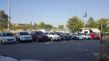 Εξαρθρώθηκε η σπείρα που έκλεβε πολυτελή οχήματα στην Αττική