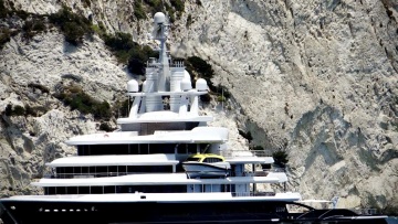 Στη Ζάκυνθο ο Αμπράμοβιτς - Τον «μαρτύρησε» το υπερπολυτελές γιοτ του