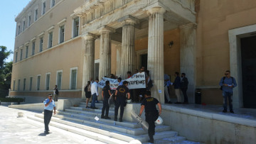 Ανω-κάτω η ΕΛΑΣ για την ανοχή σε μπαχαλάκηδες και Ρουβίκωνα