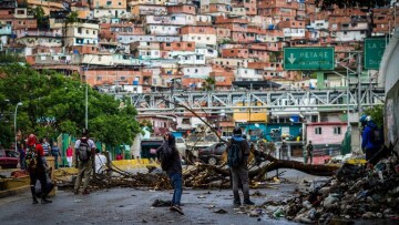 Κάλπες στη Βενεζουέλα εν μέσω αιματηρών διαδηλώσεων