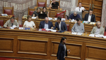 Ομαδικά πυρά για Γαβρόγλου - Υποβαθμίσατε το ολοήμερο, την επαγγελματική εκπαίδευση και τώρα σειρά έχει η ανώτατη