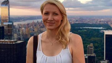 Δασκάλα έκανε σεξ με ανήλικο μαθητή της σε... τουαλέτα αεροπλάνου - Τι λέει ο πατέρας του