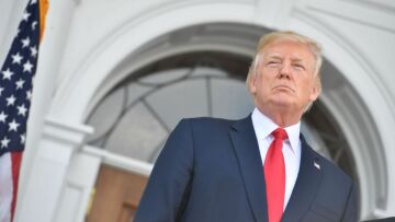 Επιμένει ο Τραμπ: Το Ιράν δεν τηρεί τη συμφωνία για περιορισμό των πυρηνικών όπλων