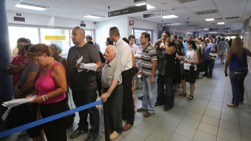 «Χέρι» και για οφειλές 500 ευρώ βάζει η εφορία