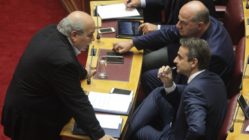 Μεταξύ... Ταλιμπάν, εξεταστικών και ΟΑΣΘ μαίνεται η πολιτική κόντρα