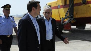 Πλήρη κινητοποίηση για τις φωτιές ζητά ο Τσίπρας - Ο Τόσκας «βλέπει» σχέδιο εμπρησμών σε όλη τη χώρα