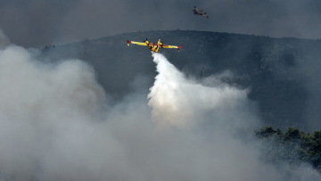 Σε «πορτοκαλί» συναγερμό και αύριο για τις φωτιές - Πολύ υψηλός ο κίνδυνος