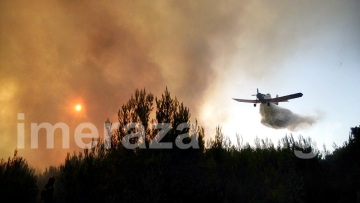 Ζάκυνθος: Η φωτιά απειλεί το χωριό Κοιλιωμένος